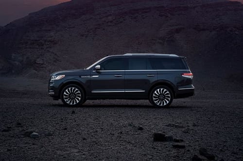 Lincoln Navigator Full Side View