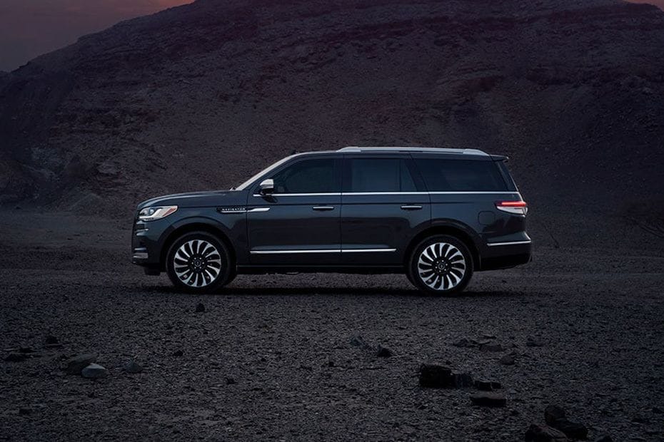 Lincoln Navigator Full Side View