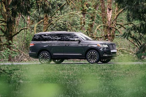 Lincoln Navigator Full Side View