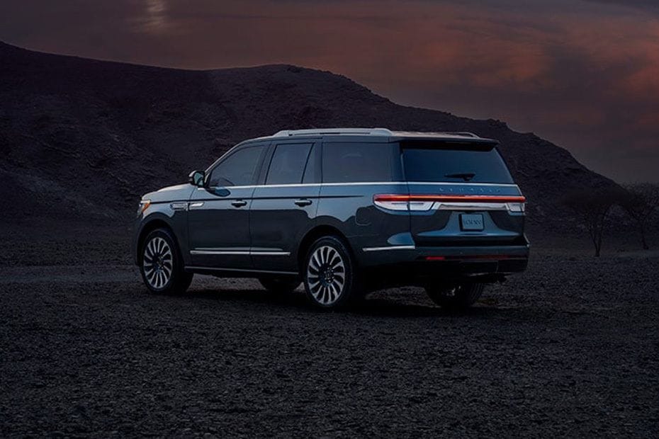 Rear Cross Side View of Lincoln Navigator