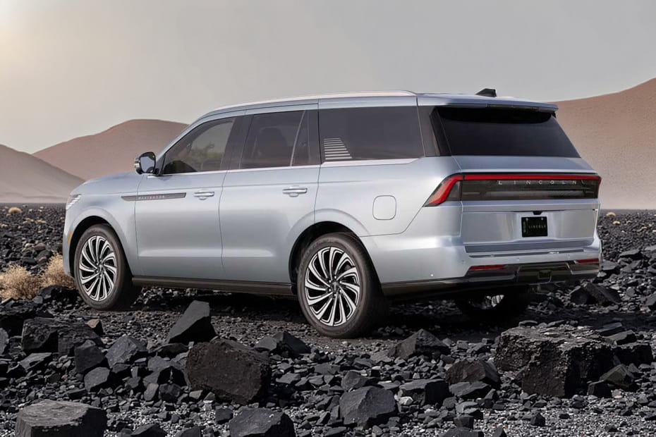 Rear Cross Side View of Lincoln Navigator