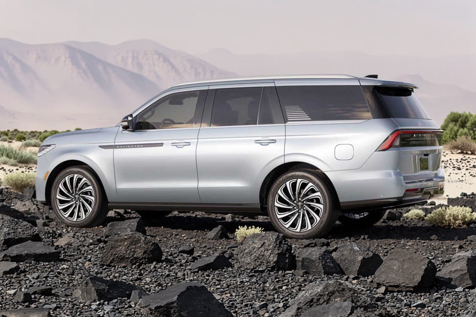 Navigator Rear Medium Side View