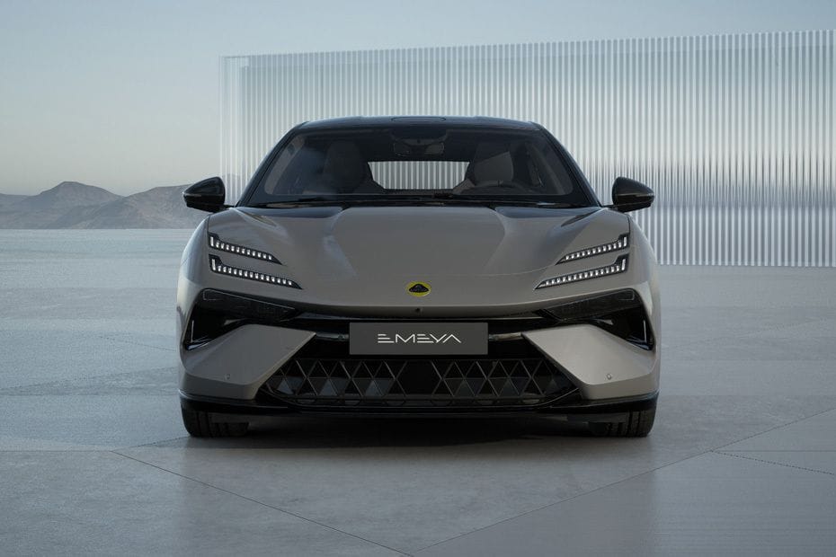 Full Front View of إيميا