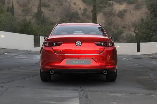 3 سيدان Rear angle view