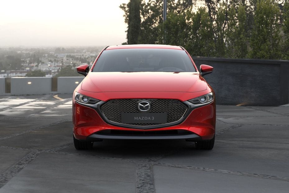 Full Front View of 3 هاتشباك