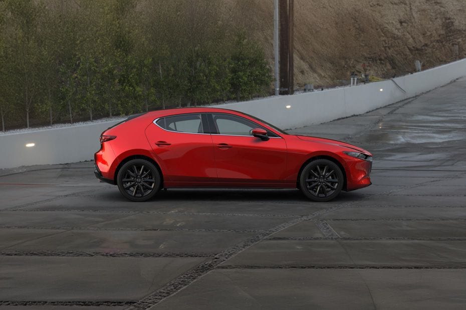 مازدا 3 هاتشباك Full Side View