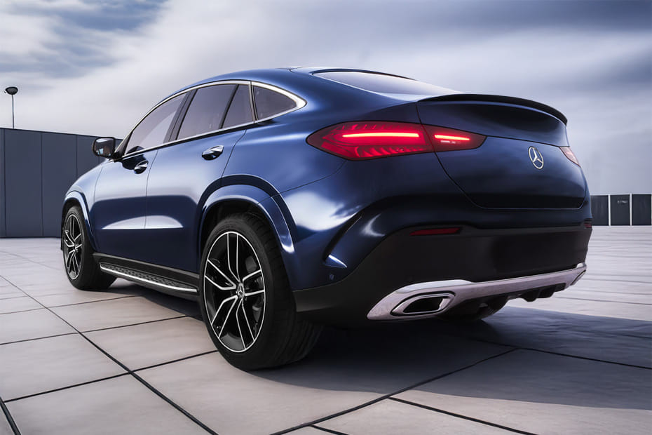 Rear Cross Side View of مرسيدس بنز الفئة جي أل إي كوبيه