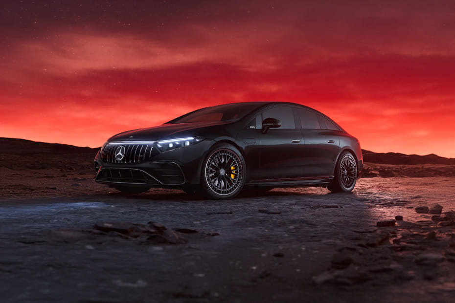 مرسيدس بنز إي كيو إس Front Side View