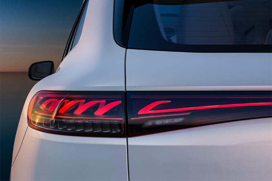إي كيو إس إس يو في Tail light