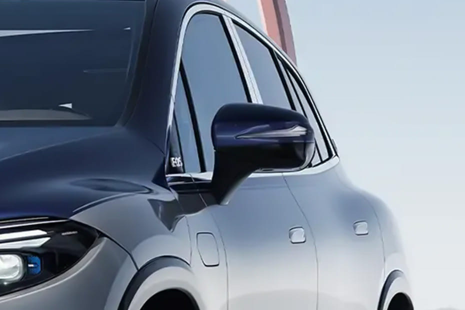 مرسيدس بنز مايباخ إي كيو إس Drivers Side Mirror Front Angle