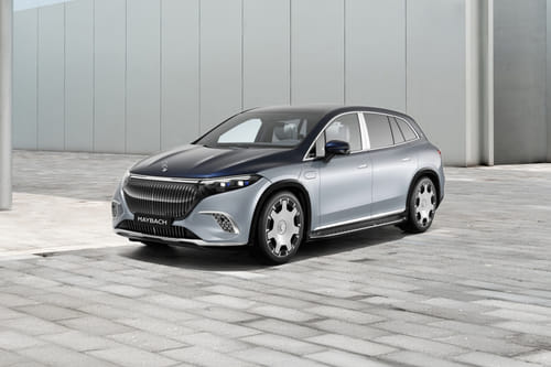 مرسيدس بنز  مايباخ إي كيو إس Front angle low view