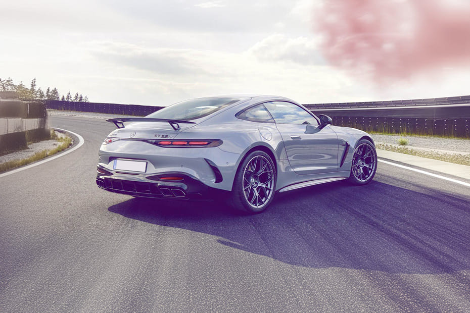 إيه إم جي جي تي 2025 Rear angle view