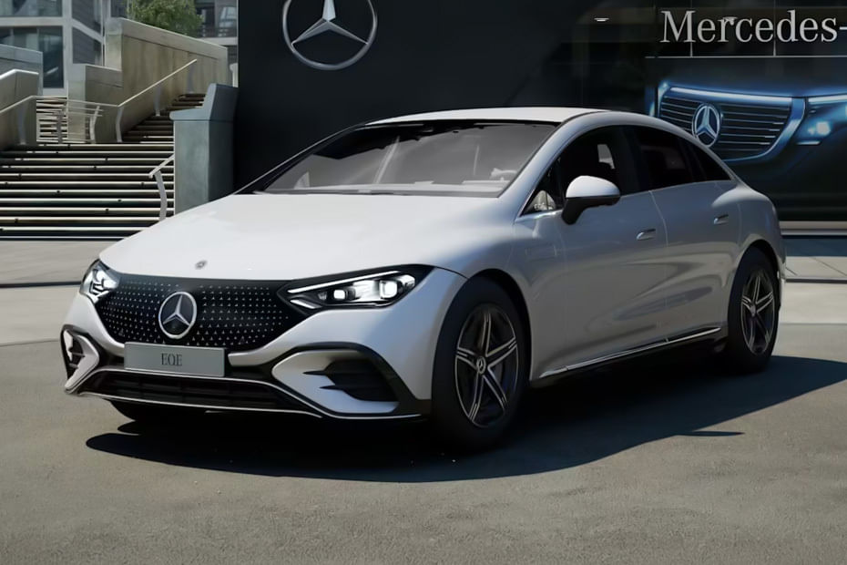 مرسيدس بنز  إي كيو إي Front angle low view