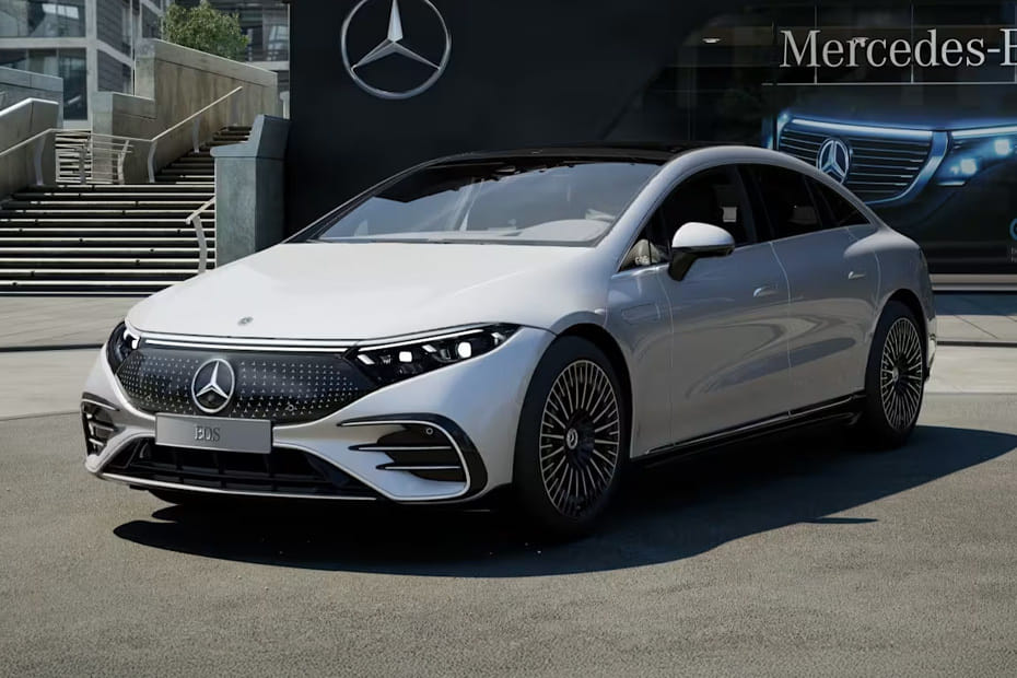 مرسيدس بنز  إيه إم جي إي كيو إس Front angle low view