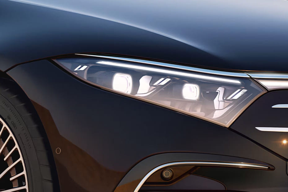 إيه إم جي إي كيو إس Headlight
