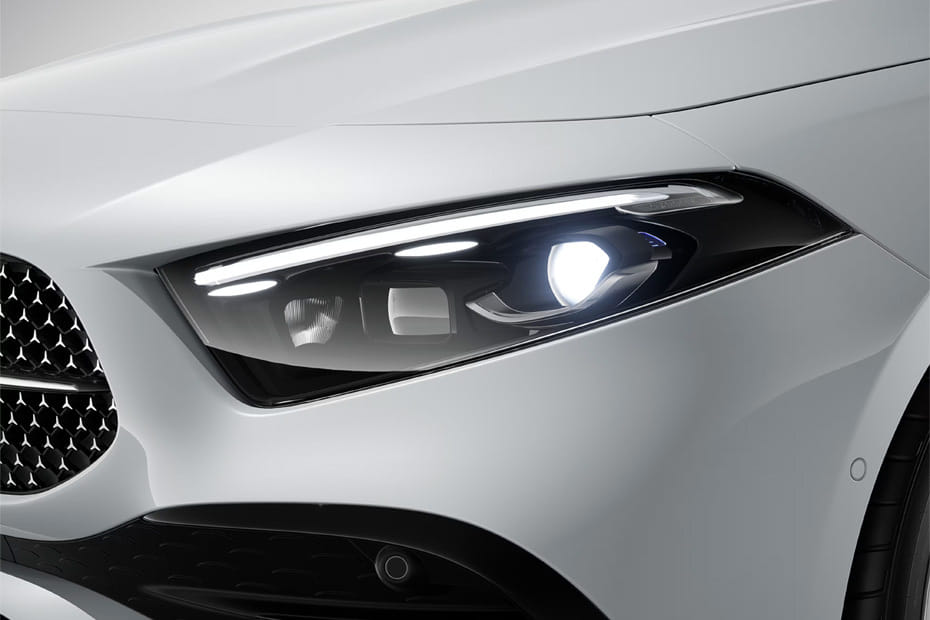 إيه إم جي إيه-كلاس سيدان Headlight