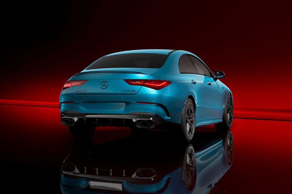 إيه إم جي سي إل أي Rear angle view