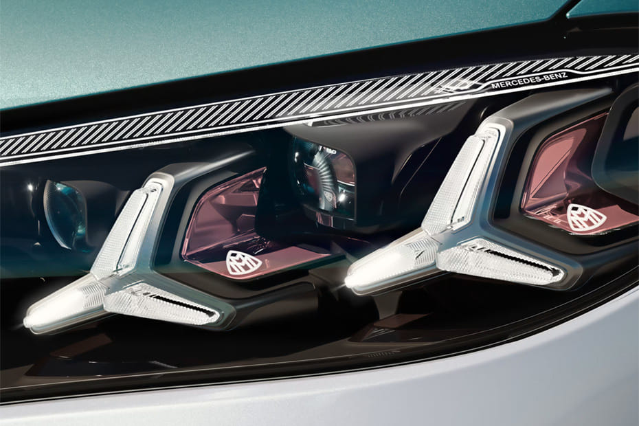 مرسيدس بنز مايباخ إس كلاس 2027 Drivers Side Mirror Front Angle