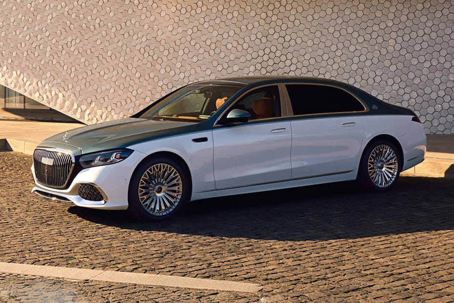 مرسيدس بنز مايباخ إس كلاس 2027 Front Side View