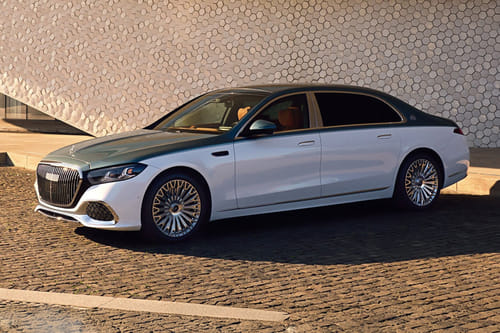 مرسيدس بنز مايباخ إس كلاس 2027 Front Side View