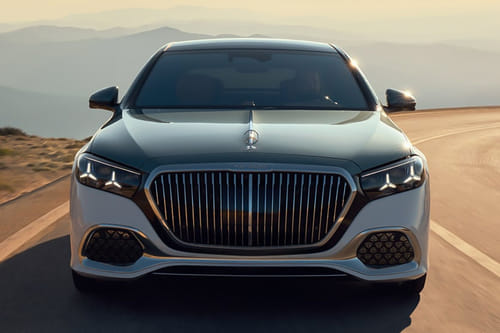 Full Front View of مايباخ إس كلاس 2027