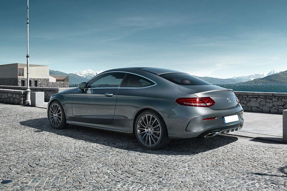 Rear Cross Side View of مرسيدس بنز الفئة سي كوبيه