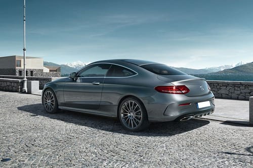 Rear Cross Side View of مرسيدس بنز الفئة سي كوبيه