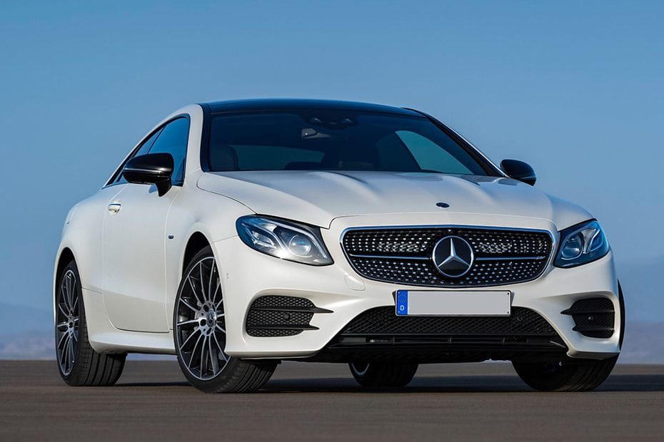 مرسيدس بنز الفئة - إي كوبيه Front Cross Side View