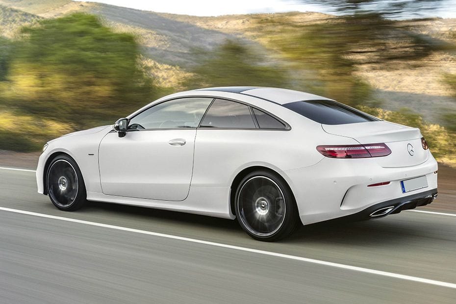 Rear Cross Side View of مرسيدس بنز الفئة - إي كوبيه