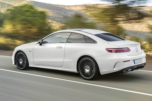 Rear Cross Side View of مرسيدس بنز الفئة - إي كوبيه