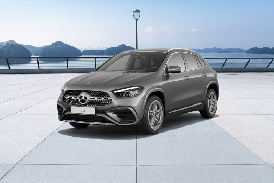 Mercedes-Benz  GLA-Class Front angle low view