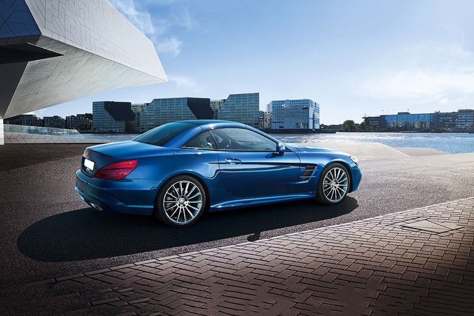 الفئة أس أل Rear Medium Side View