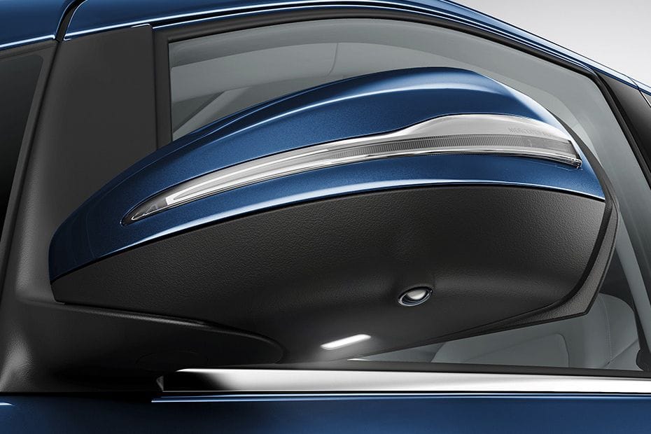 Mercedes-Benz V-Class Drivers Side Mirror Front Angle