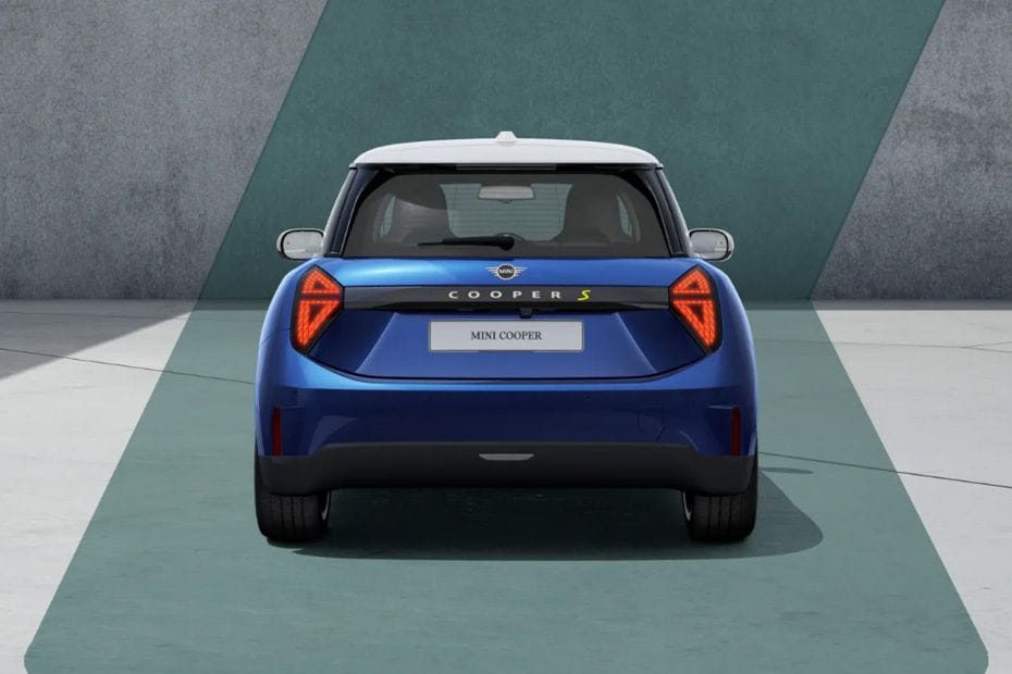 Full Rear View of ميني كوبر إلكتريك