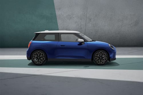 كوبر إلكتريك Medium Angle Front View