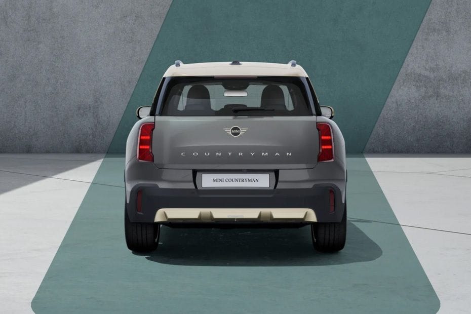 Full Rear View of ميني كنتري مان إلكتريك