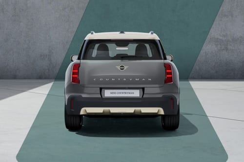 Full Rear View of ميني كنتري مان إلكتريك