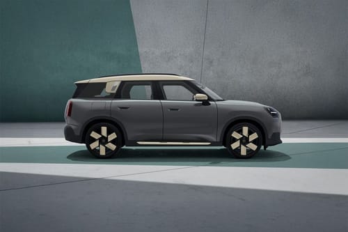 كنتري مان إلكتريك Medium Angle Front View