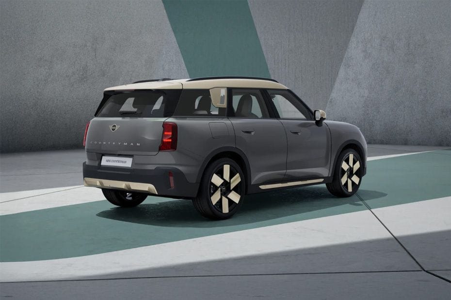 كنتري مان إلكتريك Rear angle view