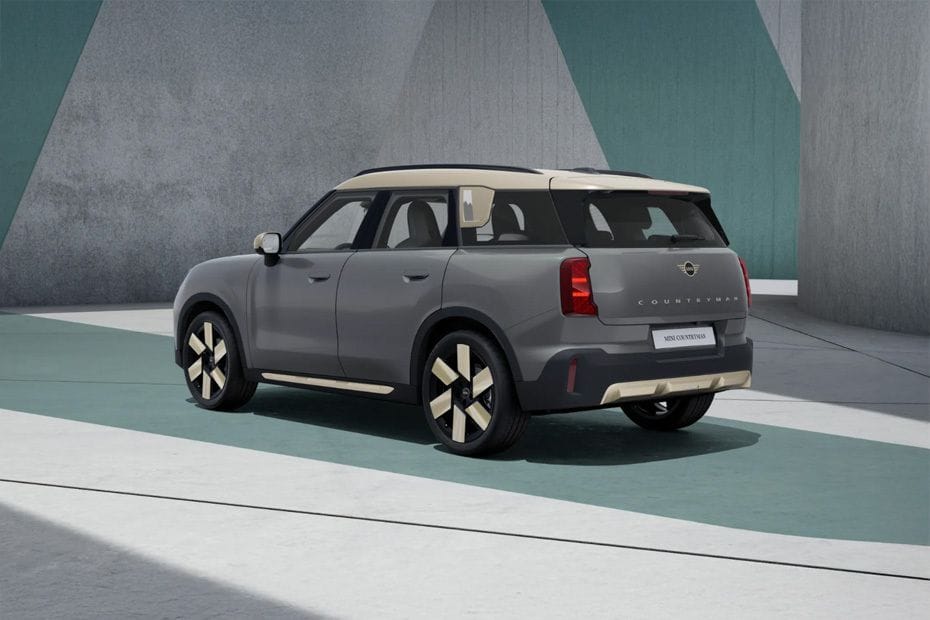 Rear Cross Side View of ميني كنتري مان إلكتريك