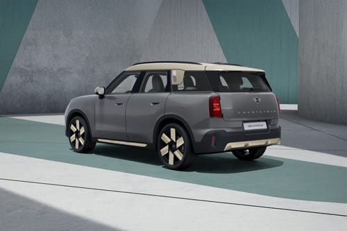 Rear Cross Side View of ميني كنتري مان إلكتريك