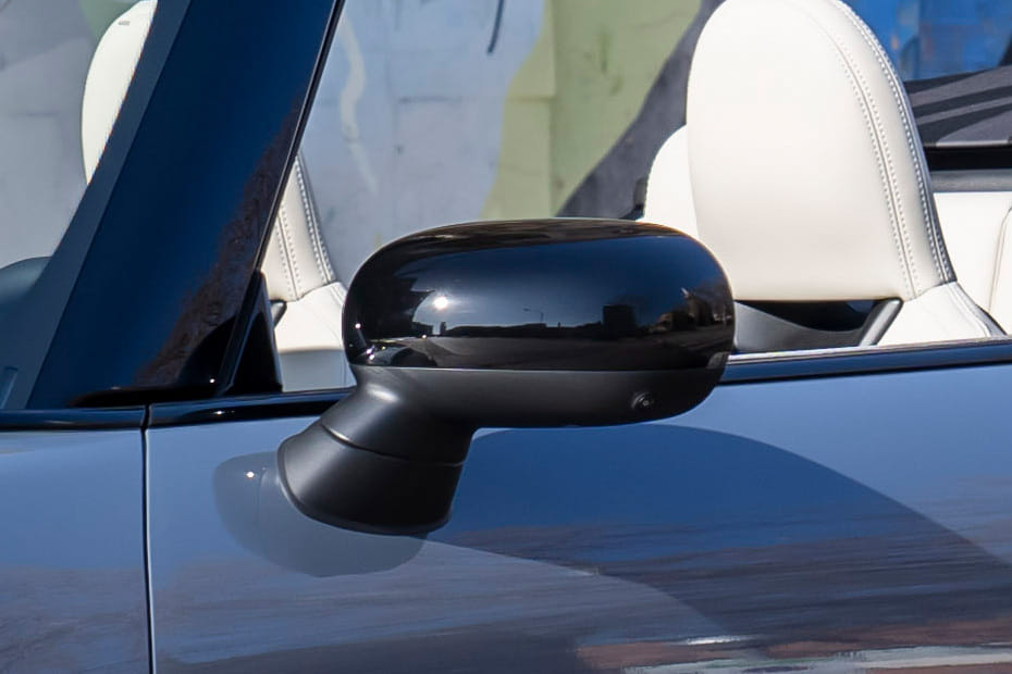ميني كونفرتيبل Drivers Side Mirror Front Angle