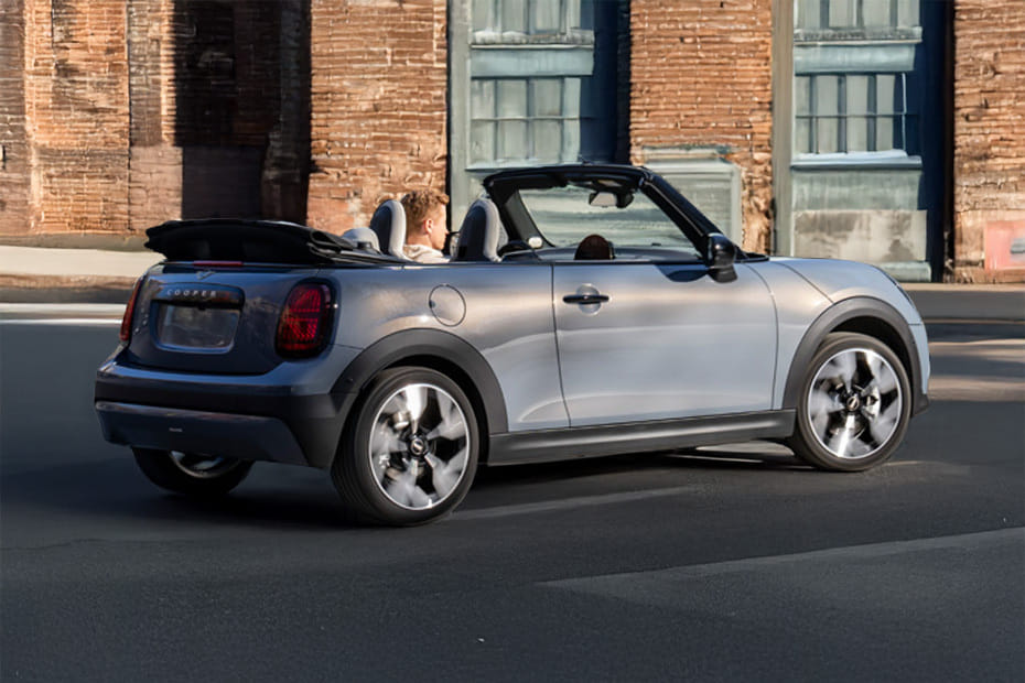 كونفرتيبل Rear angle view