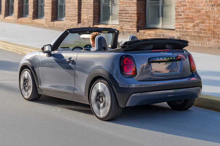 Rear Medium View of ميني كونفرتيبل