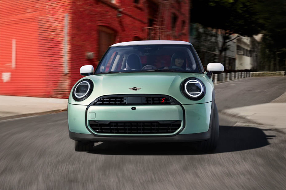 Full Front View of كوبر