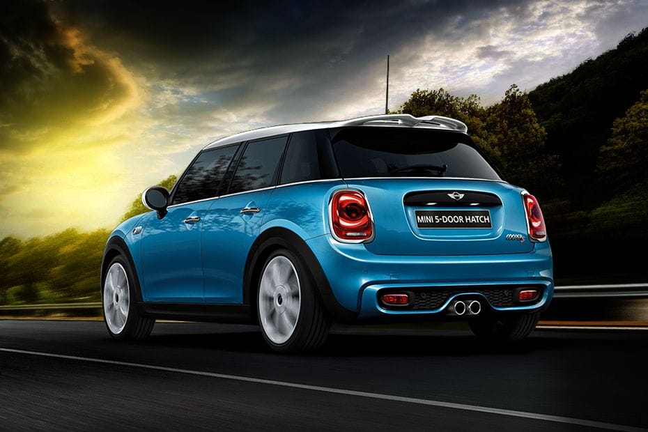 Rear Cross Side View of ميني 5 أبواب