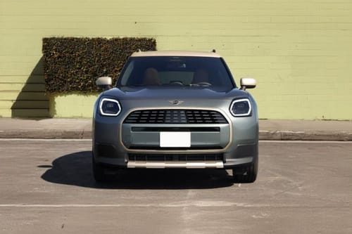 Full Front View of Countryman