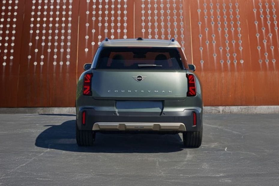 Full Rear View of ميني كونتريمان