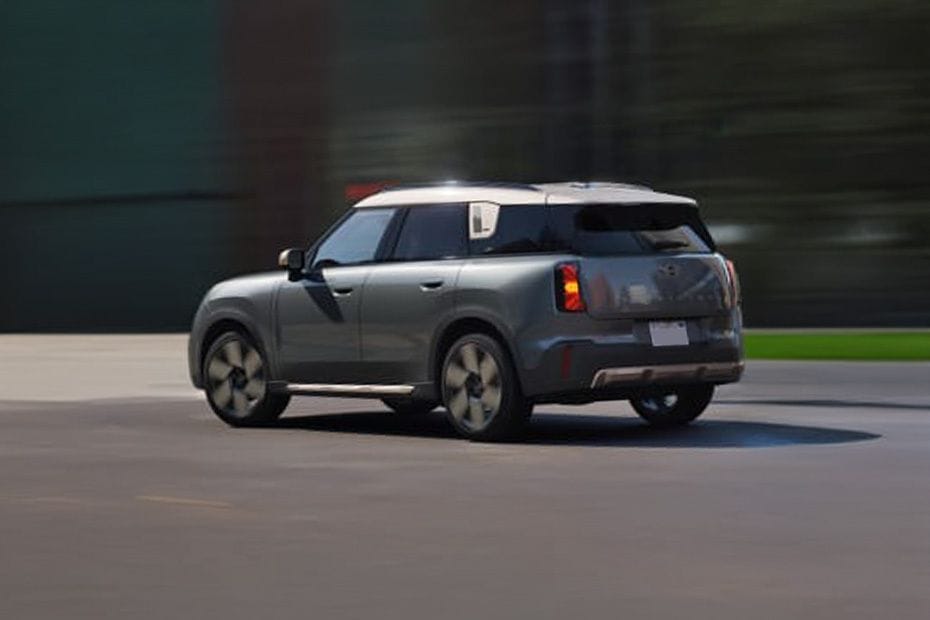 Rear Cross Side View of ميني كونتريمان