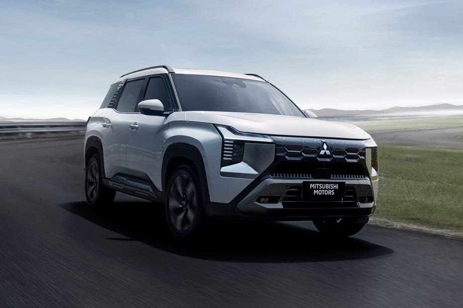 ميتسوبيشي ديستينيتور Front Medium View